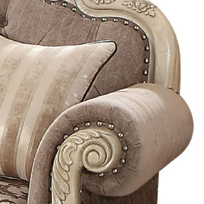 Banquette traditionnelle en tissu capitonné avec pieds cabriole et ornements en volutes couronnées